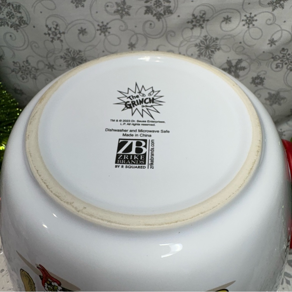 How The Grinch Stole Christmas XL Mixing Bowl-Grinch Max Sled Of Stolen Presents - Picture 7 of 12